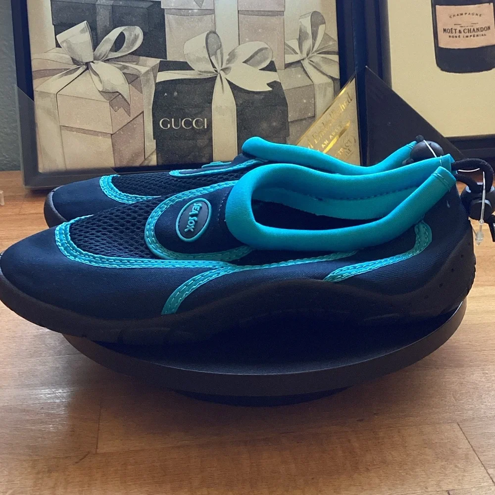Sea Sox Blue Water Shoes size 4
